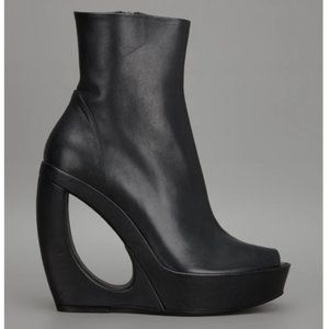 ANN DEMEULEMEESTER • SS2013 Black Leather Curved Heel Cut-Out Wedges IT 39 US 9